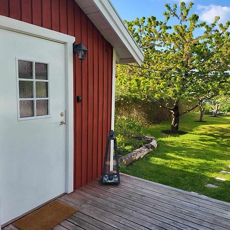 Minihus Med Stor Traedgardstomt Naera Golf Och Hav Villa Trosa Exterior photo