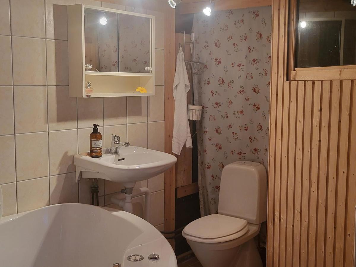 Minihus Med Stor Traedgardstomt Naera Golf Och Hav Villa Trosa Exterior photo
