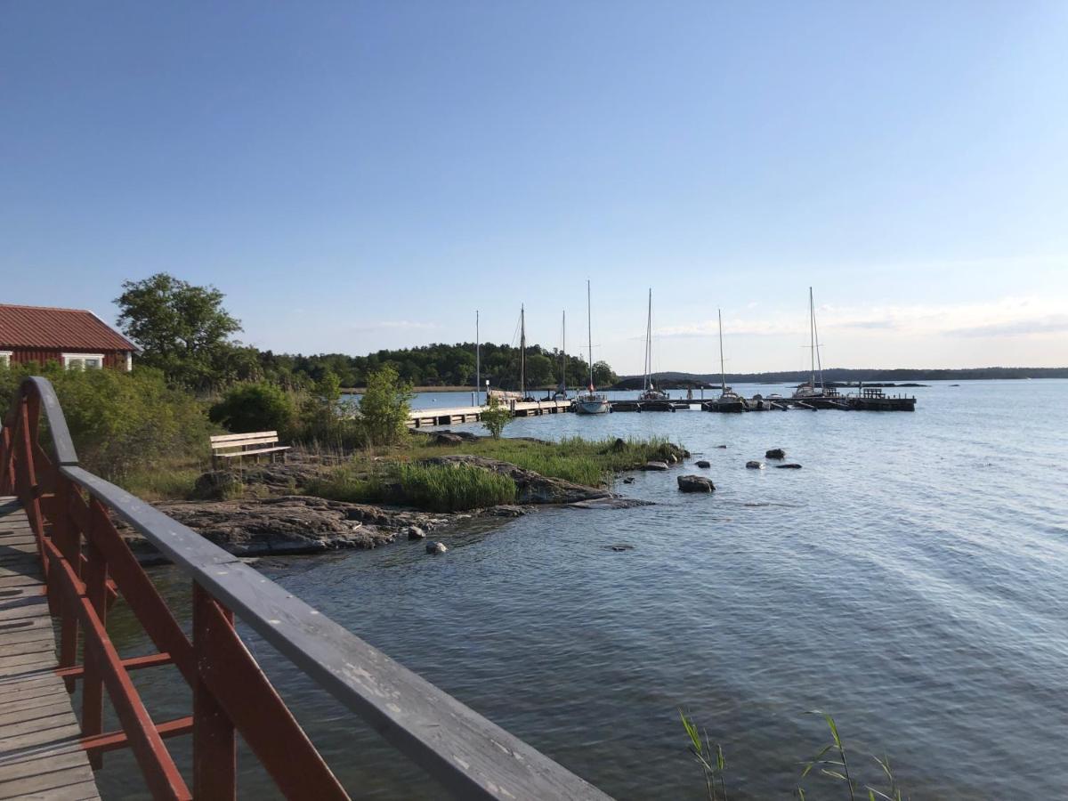 Minihus Med Stor Traedgardstomt Naera Golf Och Hav Villa Trosa Exterior photo