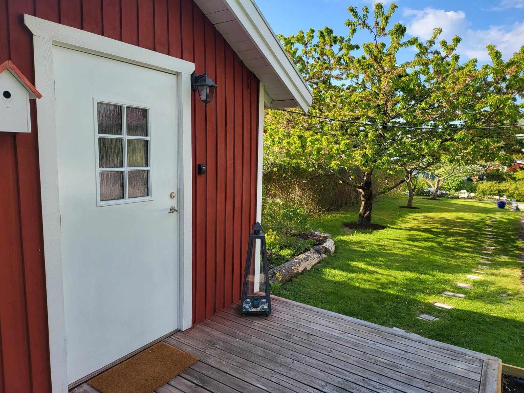 Minihus Med Stor Traedgardstomt Naera Golf Och Hav Villa Trosa Exterior photo