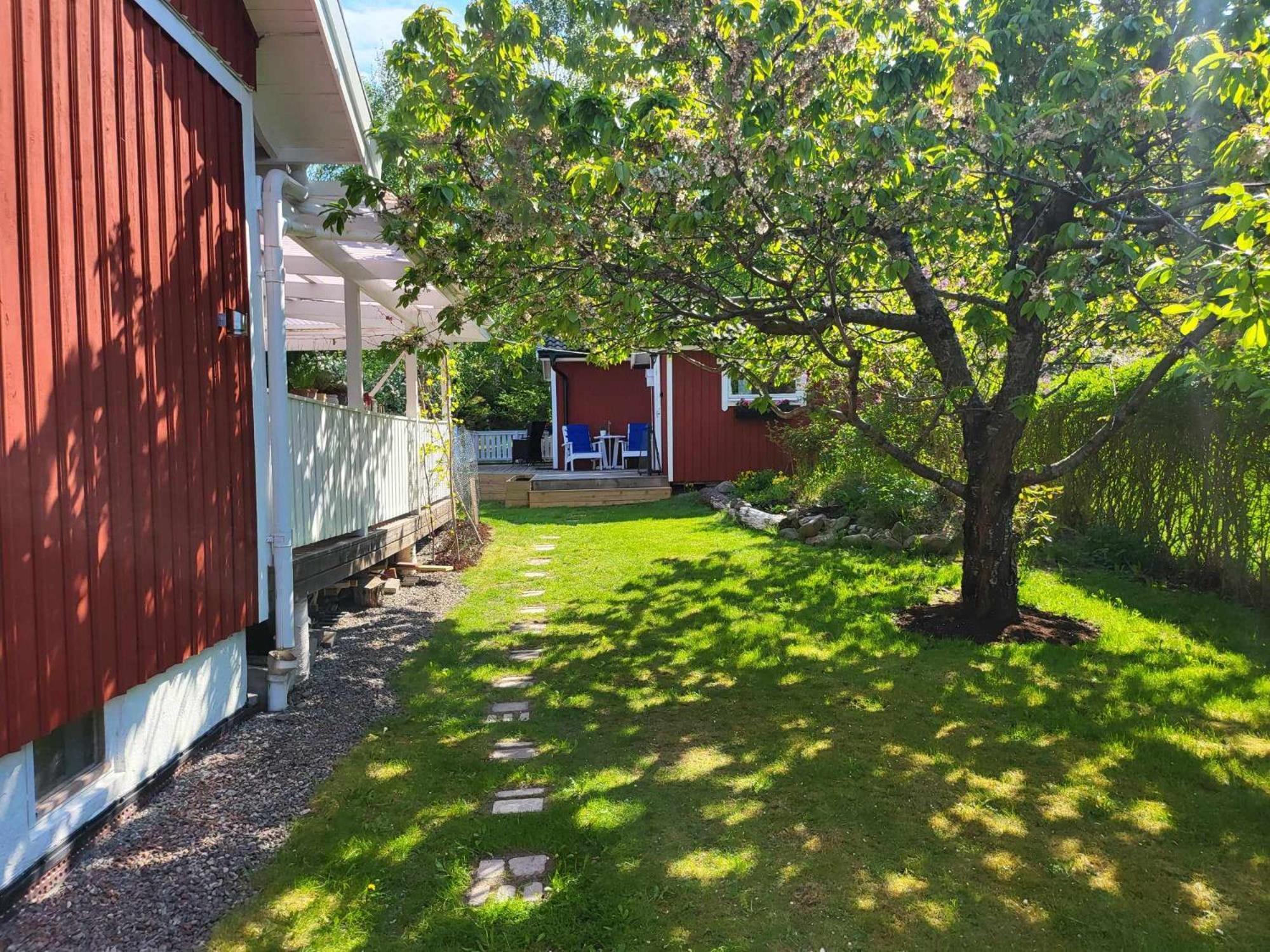 Minihus Med Stor Traedgardstomt Naera Golf Och Hav Villa Trosa Exterior photo