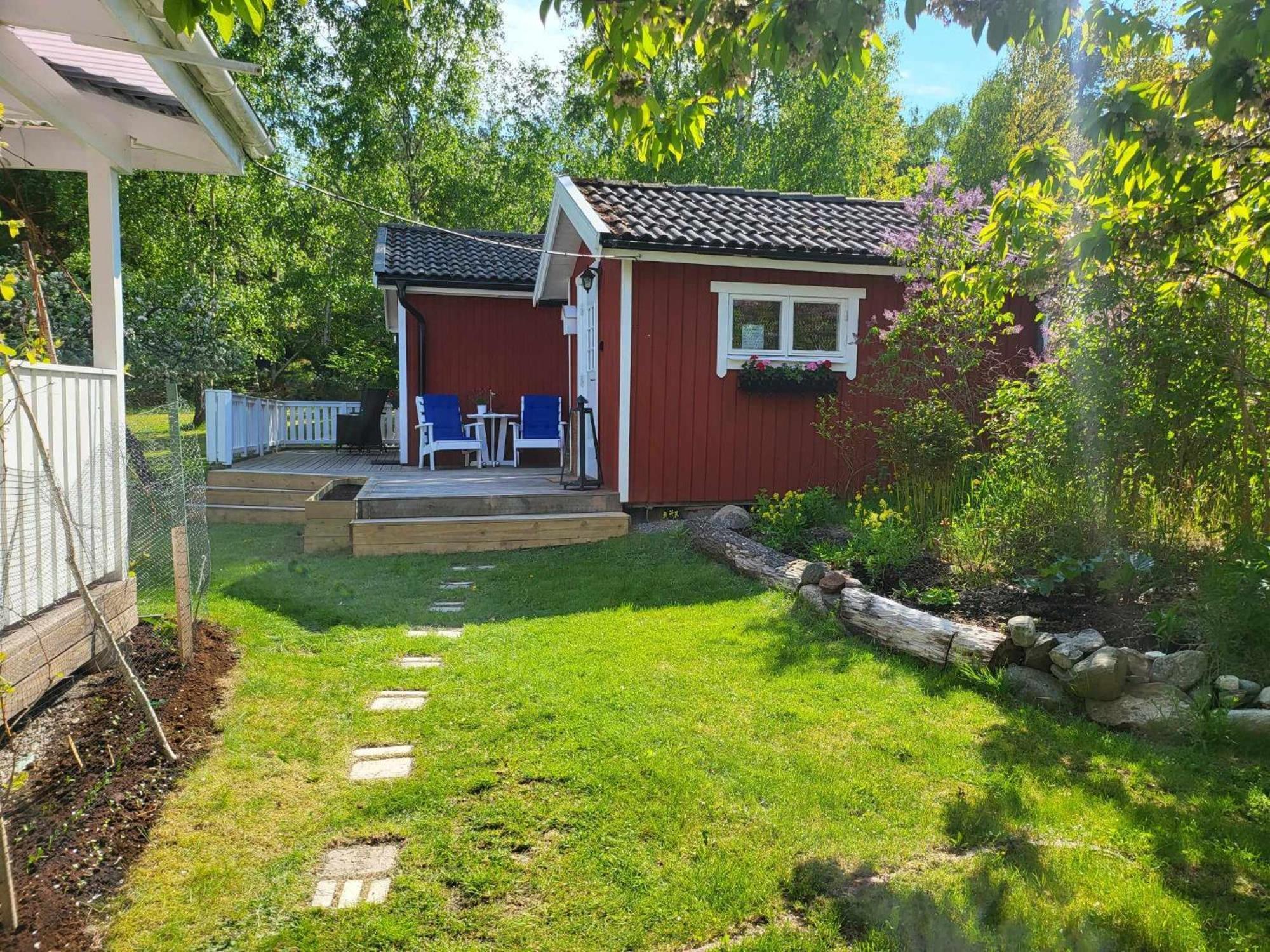 Minihus Med Stor Traedgardstomt Naera Golf Och Hav Villa Trosa Exterior photo